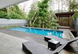 Location vacances Bandung - Hikari Hill View Villa 7 Bedrooms With a Private Swimming Pool and a Billiard Table-2