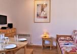 Location vacances Risoul - Studio cosy pour 4 à Risoul 1850, au pied des pistes, balcon ouest, 2 étoiles - Fr-1-330-174-1