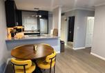 Location vacances Vancouver - Extra Spacious with a King Bed Sauna Pool & Jacuzzi-3