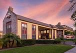 Hôtel Melrose Abbey - Best Western Plus Raffles Inn & Suites-1