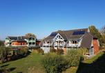 Location vacances Lancken-Granitz - Ferienwohnung 4 im Haus am See mit Wintergarten und Terrasse-2