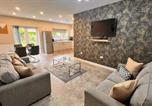 Location vacances  Gare de Dorridge - 5-Bedroom House in Prime Solihull Near Nec, Jlr and Airport-1