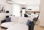 Location vacances  Paklenica - Cozy Apartment In Tribanj Sibuljina With House Sea View-3