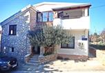 Location vacances Starigrad - Apartments with parking space Starigrad, Paklenica - 25527-1