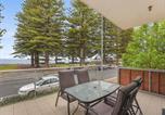 Location vacances  Granite Island - Breeze Beachfront Apartment-3