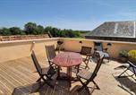 Location vacances Deux-Jumeaux - Maison confortable à Saint-Pierre-du-Mont avec jardin-3