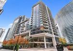 Location vacances Vancouver - Modern Chic Apartment with Balcony & Workspace-1