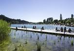 Camping avec Piscine Cordelle - Camping Le Lac Des Sapins -1