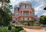 Location vacances Aladja - Sunray Guest House, Private Rooms & Apartment with Lovely Sea View-2