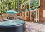 Location vacances Upper Lake - Redwood Cabin with Hot Tub Canyon View and Dogs Ok-1