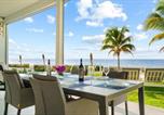 Location vacances West Bay - Sunset Point Vacations Luxury Oceanfront Condo with Private Garden West Bay-1