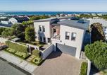 Location vacances Kleinmond - Havn House Modern Luxury & Pool Mountain Views-1
