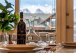 Location vacances  Lac Minnewanka - Modern Mountain Oasis Top floor 2 level 2bd-3
