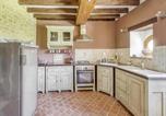 Location vacances  Nièvre - Farmhouse in Talon with Scenic Views-3