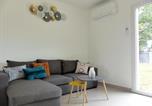 Location vacances  Allier - Charmant gîte à Saint-Rémy-en-Rollat avec terrasse et animaux acceptés - Fr-1-489-492-1