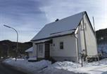 Location vacances Medebach - Holiday home in Deifeld with balcony-1