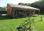 Location vacances Saintes - Maison en bois à la campagne-1