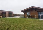 Location vacances  Gare de Burnley - Height End Farm Log Cabin-1