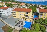 Location vacances Baška - Apartments with swimming pool Baska, Krk - 18780-1