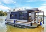 Hôtel Genthin - Cozy Ship In Havelsee Ot Kützkow-1