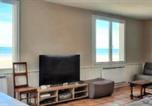 Location vacances Asnelles - Maison spacieuse avec vue sur la mer à Arromanches-les-Bains-3