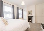 Location vacances Richmond - Quaint Victorian Cottage great transport to London Pass The Keys-3
