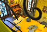 Location vacances Saint-Quentin-la-Poterie - La Maisonnette romantique-1
