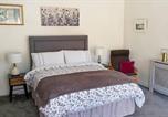 Location vacances Londonderry - Tranquil Ensuite Room with Garden Views in Drumahoe-1