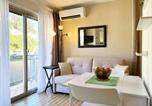 Location vacances Le Lavandou - Studio cosy avec coin nuit, climatisation, animaux admis, centre-ville - 4 pers - Fr-1-251-579-1