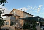 Location vacances Jelsa - Apartments with a parking space Jelsa, Hvar - 4040-1