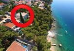 Location vacances Pučišća - First Row Seafront Apartments in Stanići-2