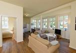 Location vacances Neuenkirchen - Gutshaus-Grubnow-Ferienwohnung-4-mit-Hund-am-Wasser-Sauna-und-Wlan-incl-2