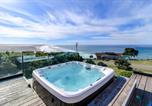 Location vacances Upper Lake - Stunning ocean view home with hot tub and deck-1