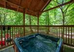 Location vacances Chattanooga - Harleys River Retreat - Pet-friendly hot tub-3