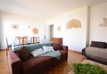 Location vacances Festival Escales Musicales - Appartement charmant avec balcon, près du lac et piscine, parking inclus - Fr-1-498-72-4