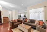 Location vacances Glenelg - Family-Friendly 4-Bed Home with Parking-4