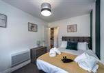 Location vacances Blaenhonddan - Modern Town Centre Apartment in Neath-3