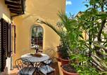 Location vacances Pescia - Terrazza Giuliana, charming Tuscan townhouse with sunlit terrace-2