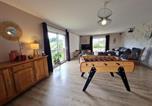 Location vacances Châtenois - Spacieux gîte contemporain avec terrasse panoramique et piscine chauffée - Fr-1-584-373-3