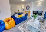 Location vacances  Gare de Walsall - Modern 3 Bedroom 2 Bath House with Parking, Wednesbury, Birmingham-2