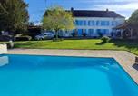 Location vacances  Yonne - Domaine des Tilleuls - Grand Jardin avec Piscine-3