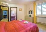 Location vacances  Ville métropolitaine de Bari - Awesome Apartment In Bari With Wifi-4