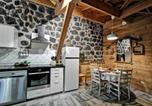 Location vacances Auvergne - Gîte confortable près de la Cascade de la Beaume avec terrasses et parking privatif - Fr-1-582-30-2