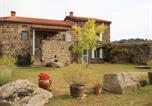 Location vacances Villeneuve-d'Allier - Charmant Gîte à Lavaudieu avec Terrasse, Proche Sites Touristiques et Commerces - Fr-1-582-219-2