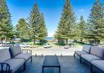 Location vacances  Granite Island - The Dual Family Entertainer 9 Esplanade Victor Harbor - Linen Included - Luxury - Seafront-1