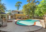 Location vacances Huntsville - The Pines I Sleeps 12 I Private Pool I Patio & Bbq-4