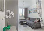 Location vacances Kołobrzeg - Bright Apartment in Kołobrzeg with Air Conditioning and Parking by Noclegi Renters-1