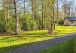 Location vacances Ciney - Holiday Home Modernes Chalet für 4 Personen in einem Waldpark by Interhome-4