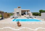 Location vacances Gennadi - Gennadi Serenity House- beachfront villa with pool-1