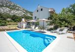 Location vacances Omiš - Family friendly house with a swimming pool Gata, Omis - 25678-1